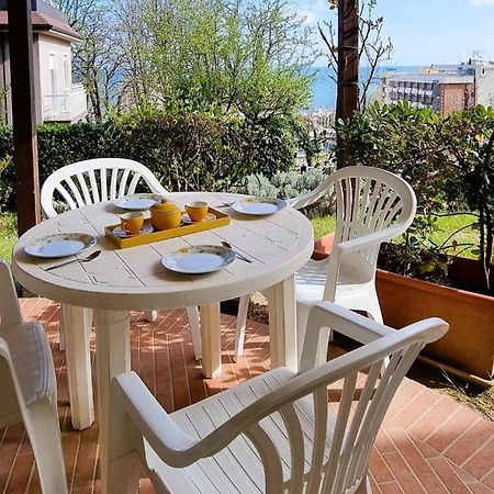 Residence Azzurro Vista Mare-A Gabicce Mare Exterior foto